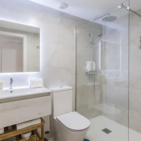 Essential By Charlie * 자베아