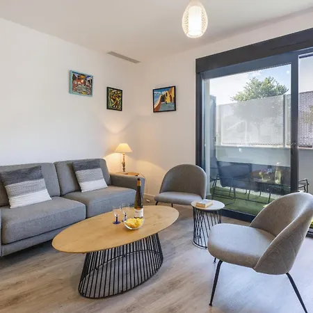 Essential By Charlie 자베아