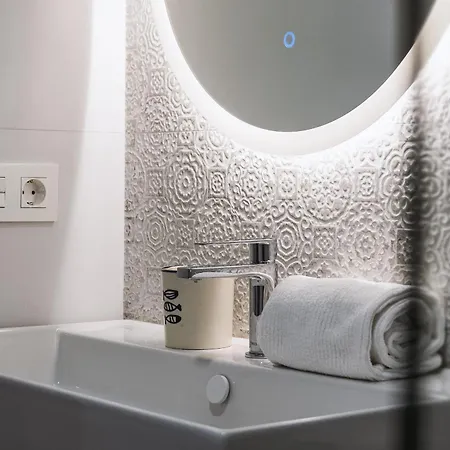 Essential By Charlie 아파트 자베아