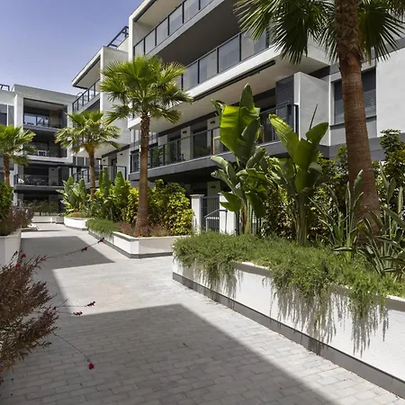 아파트 Essential By Charlie